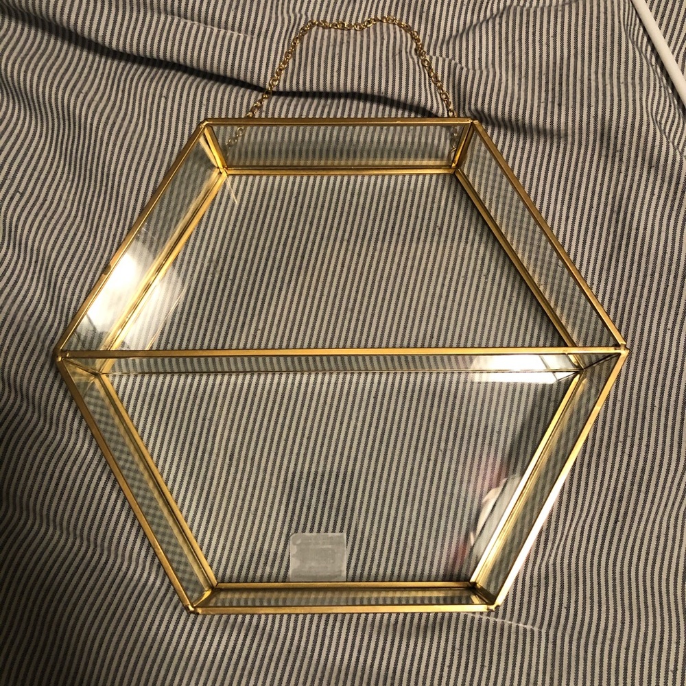 Gold shelve